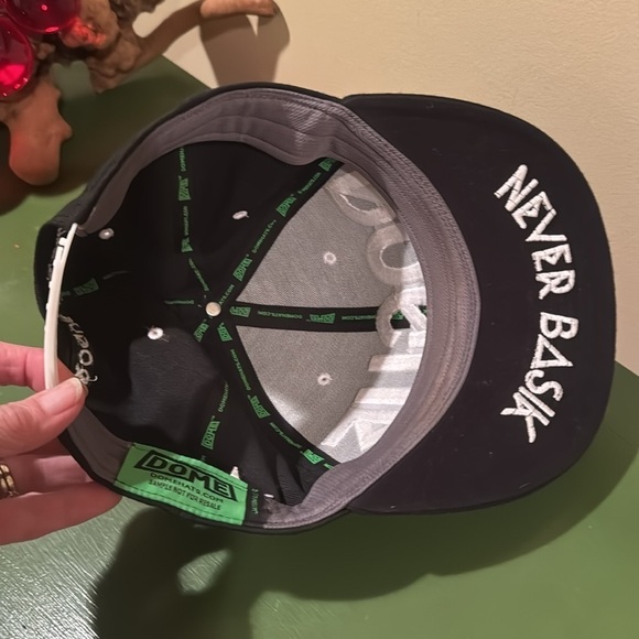 Rogue ⭐️Black hat with embroidered Rogue in white - Picture 6 of 7